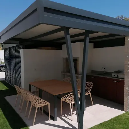 Apartman Novamarin - Heated Pool, Sauna, Garden
