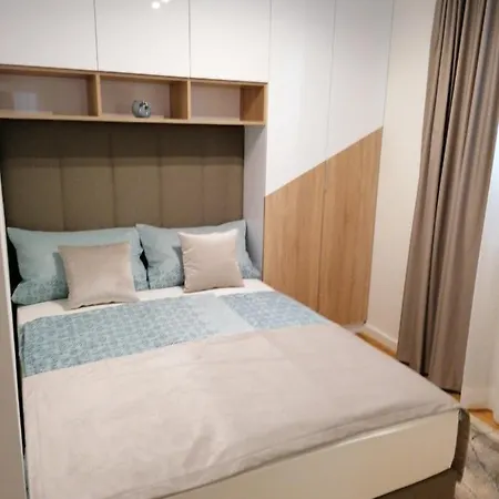 Novamarin - Heated Pool, Sauna, Garden