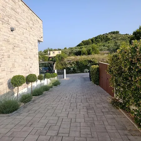 Apartmán Novamarin - Heated Pool, Sauna, Garden