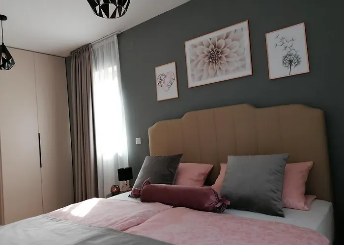 Novamarin - Heated Pool, Sauna, Garden ドラゲ