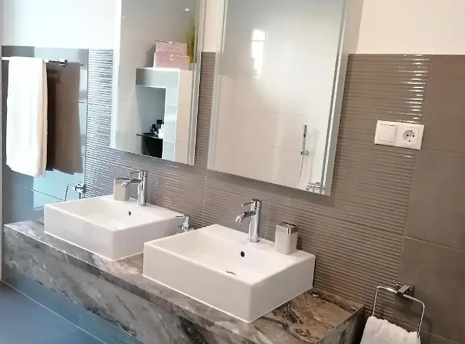 アパート Novamarin - Heated Pool, Sauna, Garden *