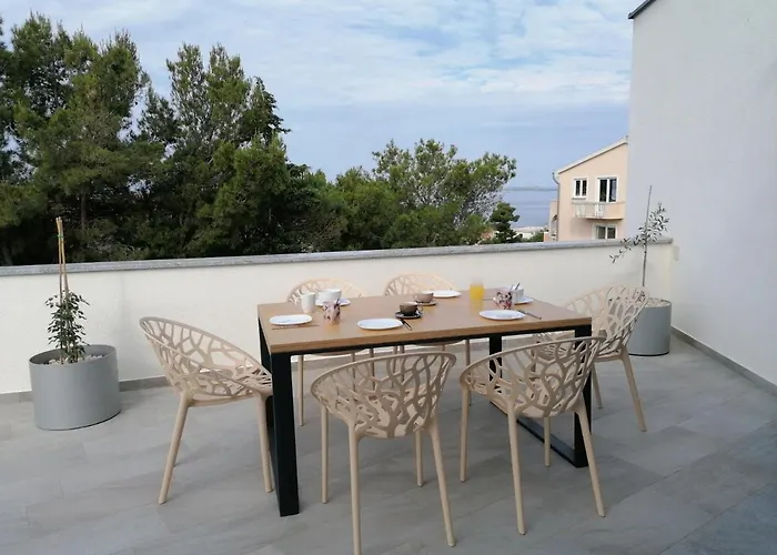 Novamarin - Heated Pool, Sauna, Garden ドラゲ