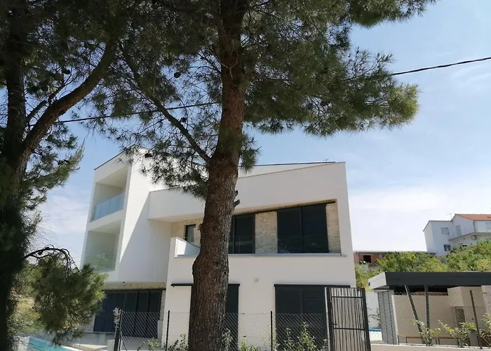 Novamarin - Heated Pool, Sauna, Garden *