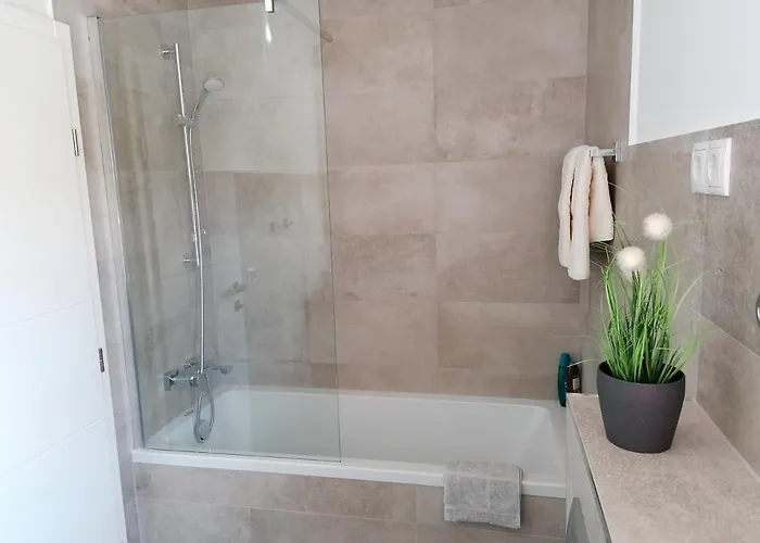 アパート Novamarin - Heated Pool, Sauna, Garden *