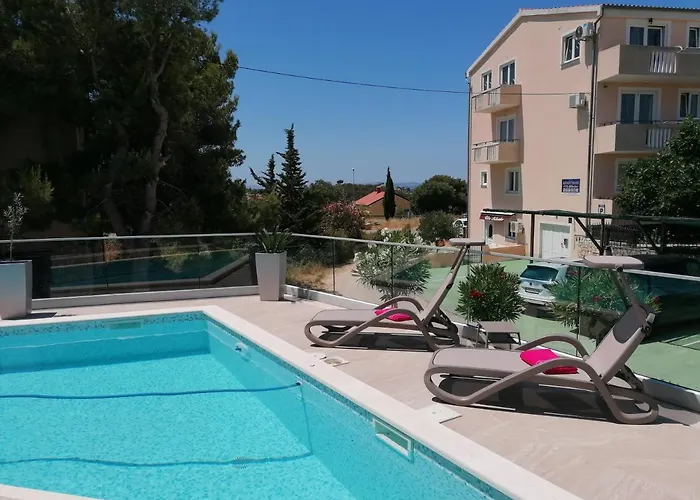 Novamarin - Heated Pool, Sauna, Garden アパート ドラゲ