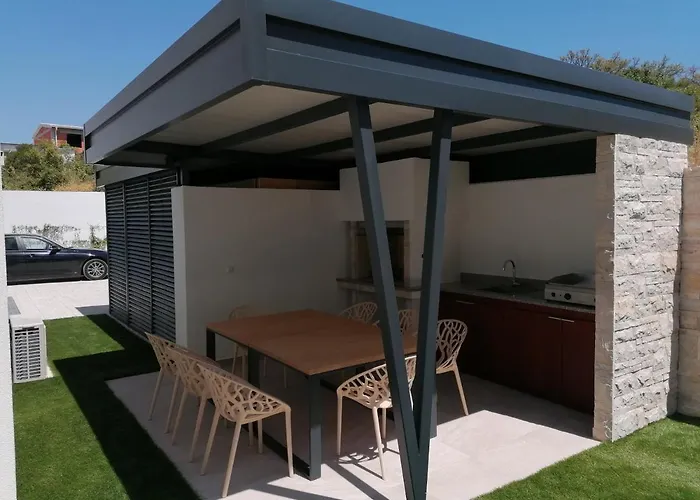 アパート Novamarin - Heated Pool, Sauna, Garden