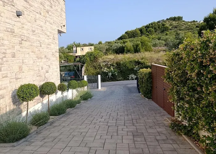 アパート Novamarin - Heated Pool, Sauna, Garden