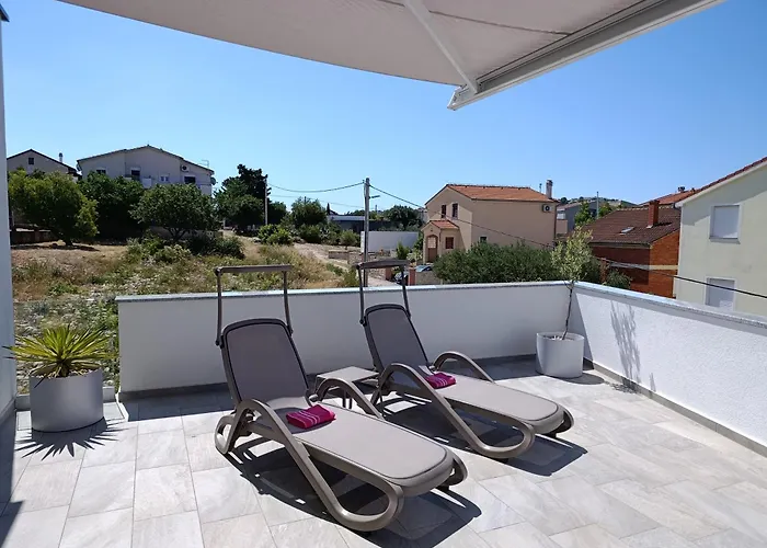 Novamarin - Heated Pool, Sauna, Garden *